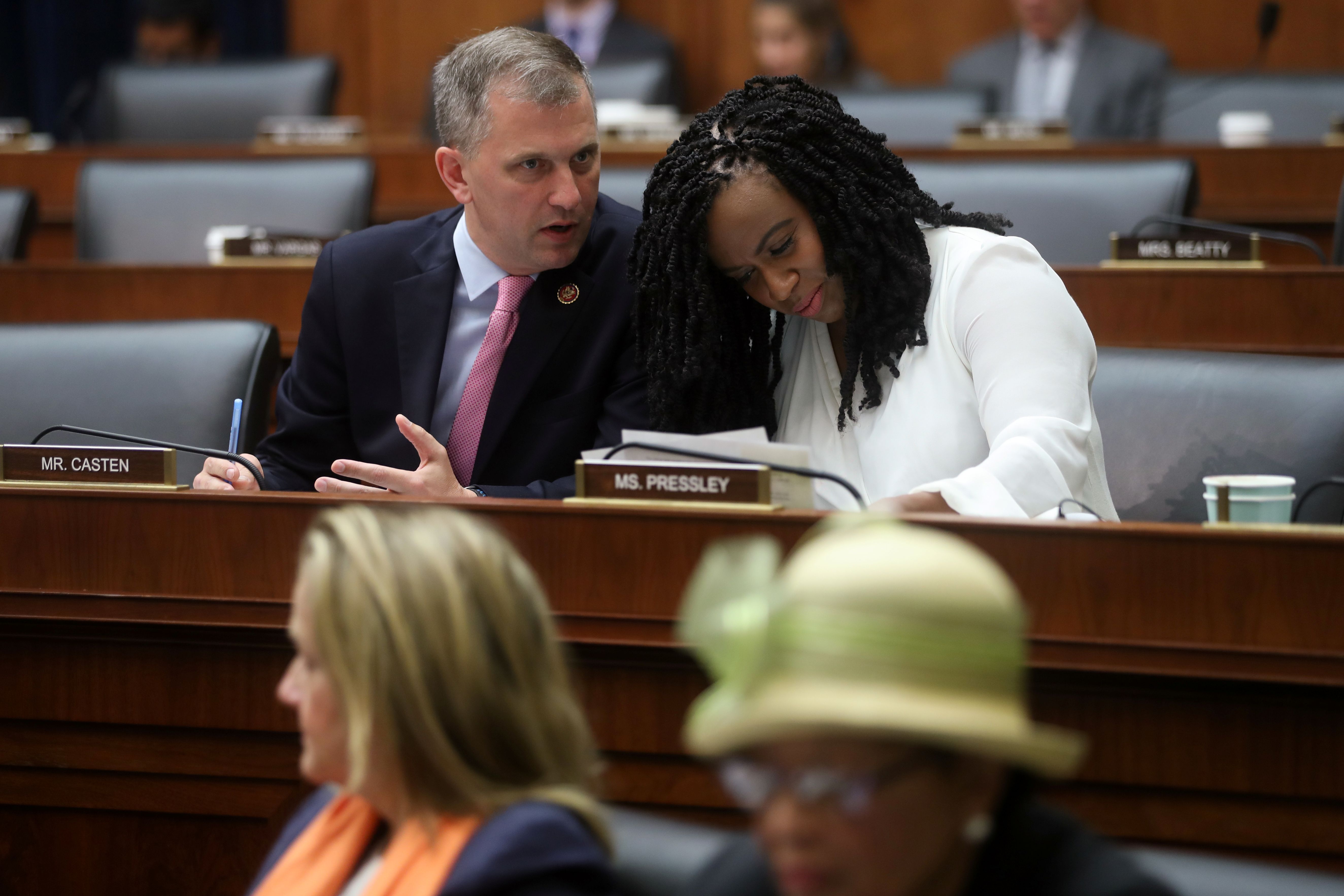 Casten drums up support for Financial Services bid