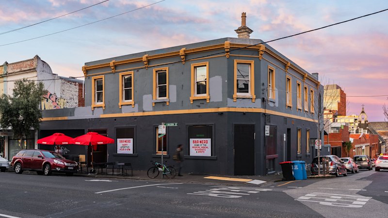 Publisher Morry Schwartz plays publican at Collingwood’s Bar Nero