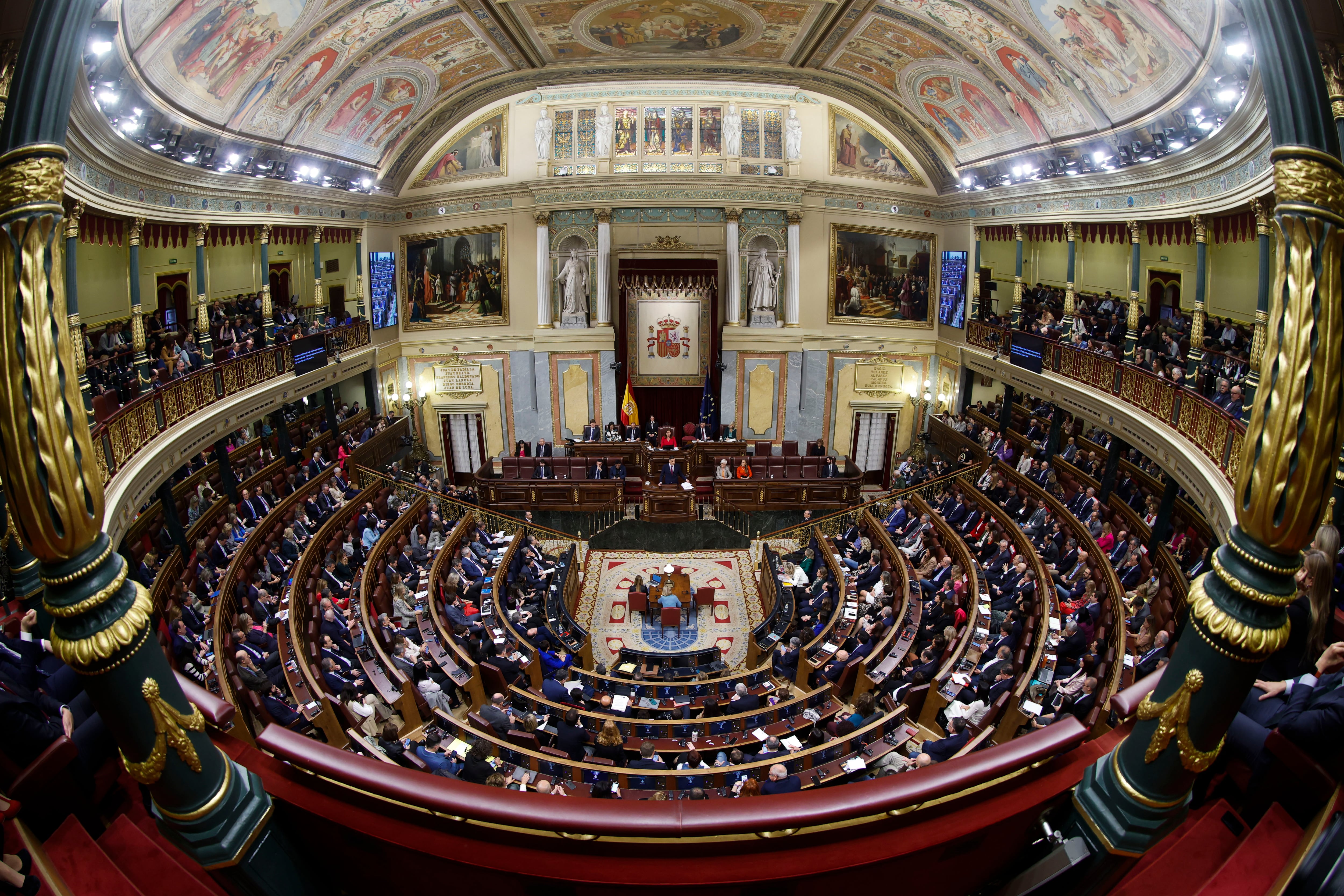 Un decreto cosido a medida para implicar a toda la mayoría