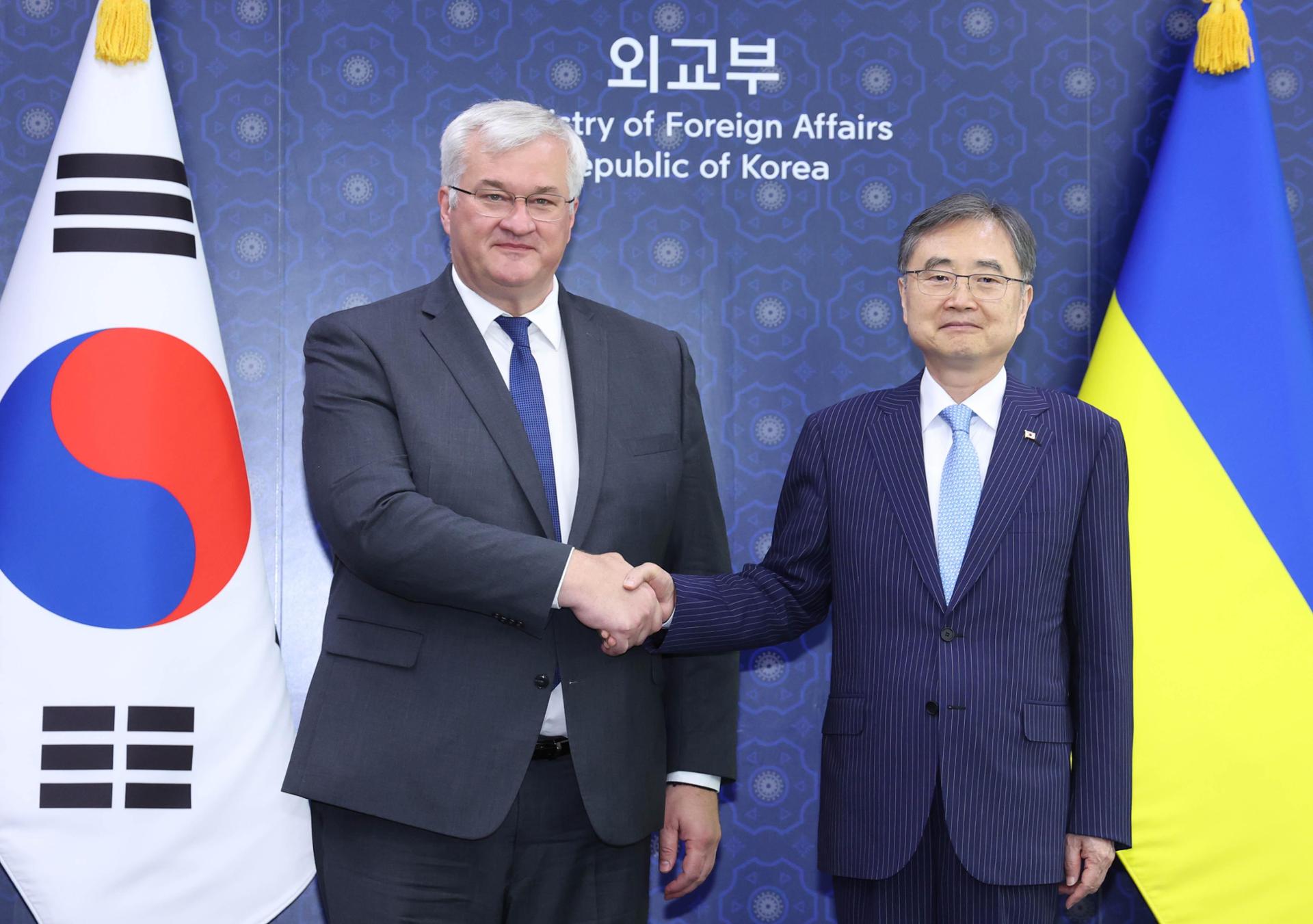 S. Korea, Ukraine's FMs discuss 'proper message' on NK POW transfer dispute: senior official