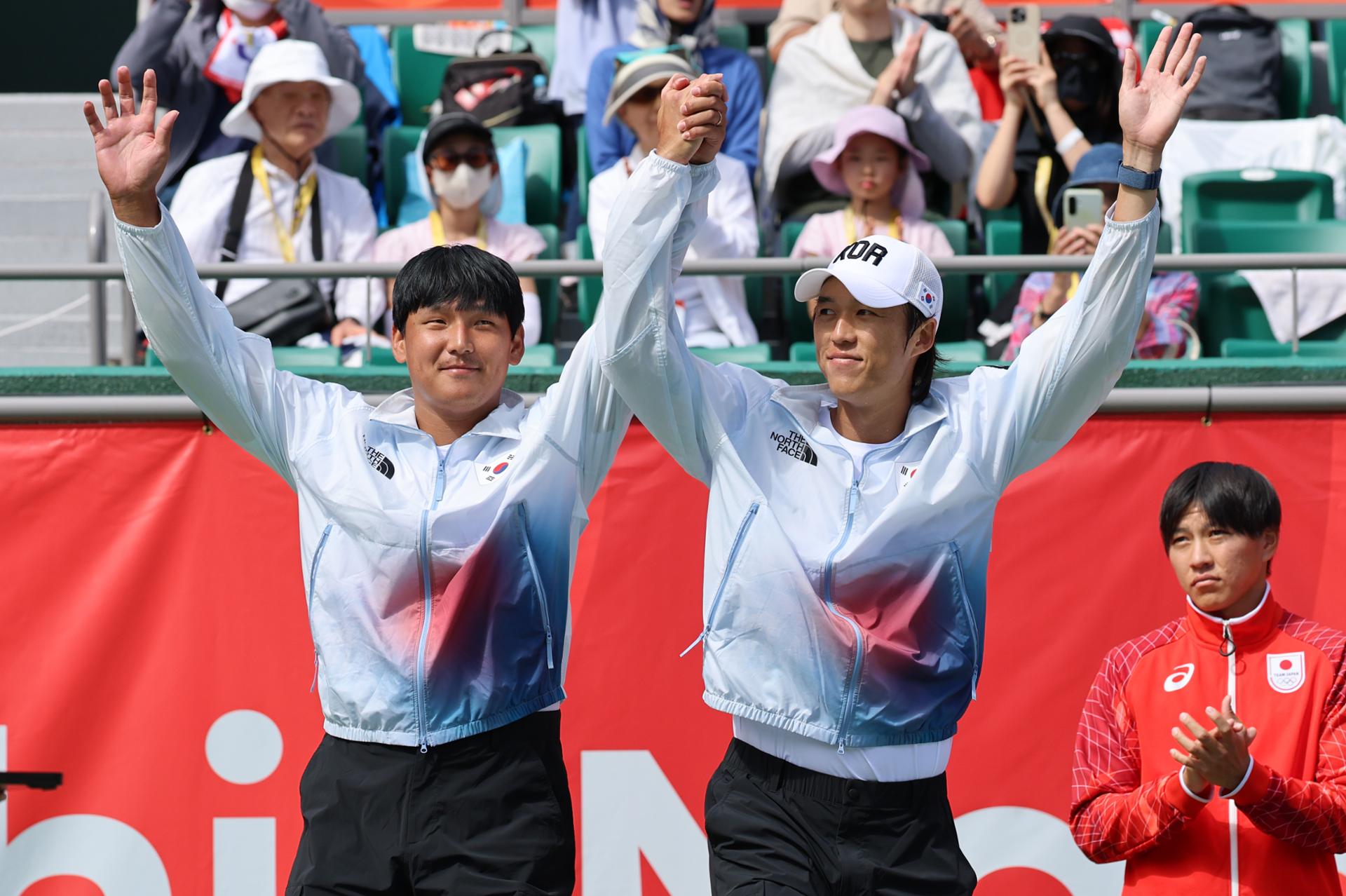 S. Korea grabs men's doubles silver in tennis