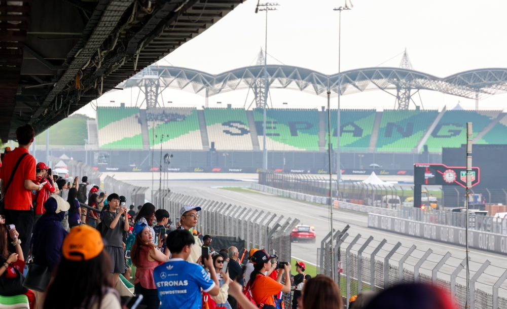 Bahrain Crown Prince lands in Malaysia for Sepang F1 Grand Prix weekend