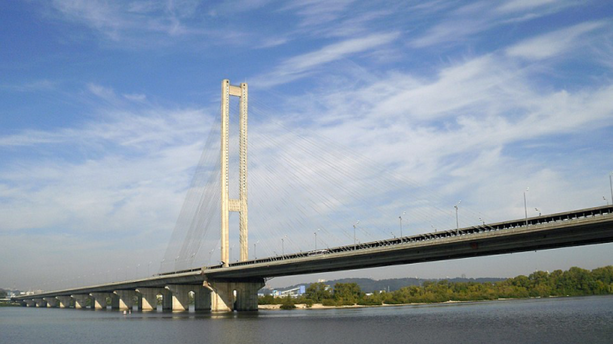 Attack shuts Kyiv's Southern Bridge, curbs two others