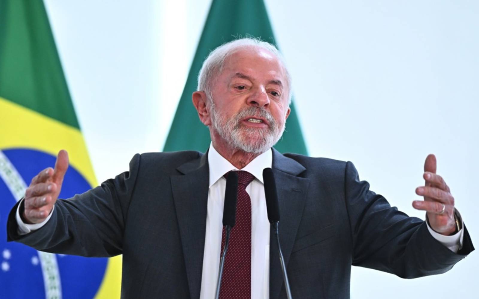 Lula, Bolsonaro trade scandal fire in final scramble for votes