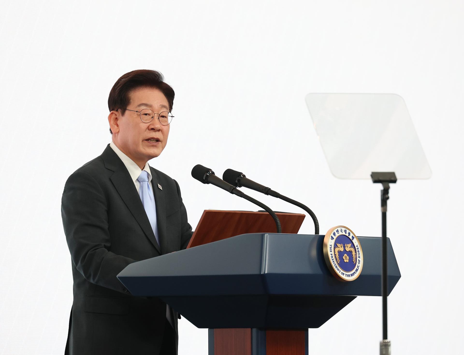 Seoul says written proof of POW secrecy deal exists as Lee urges Ukraine to apologize