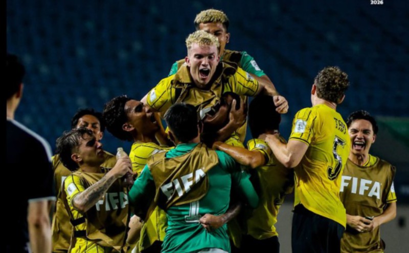 Keep fighting until final whistle, Anwar tells Harimau Malaya