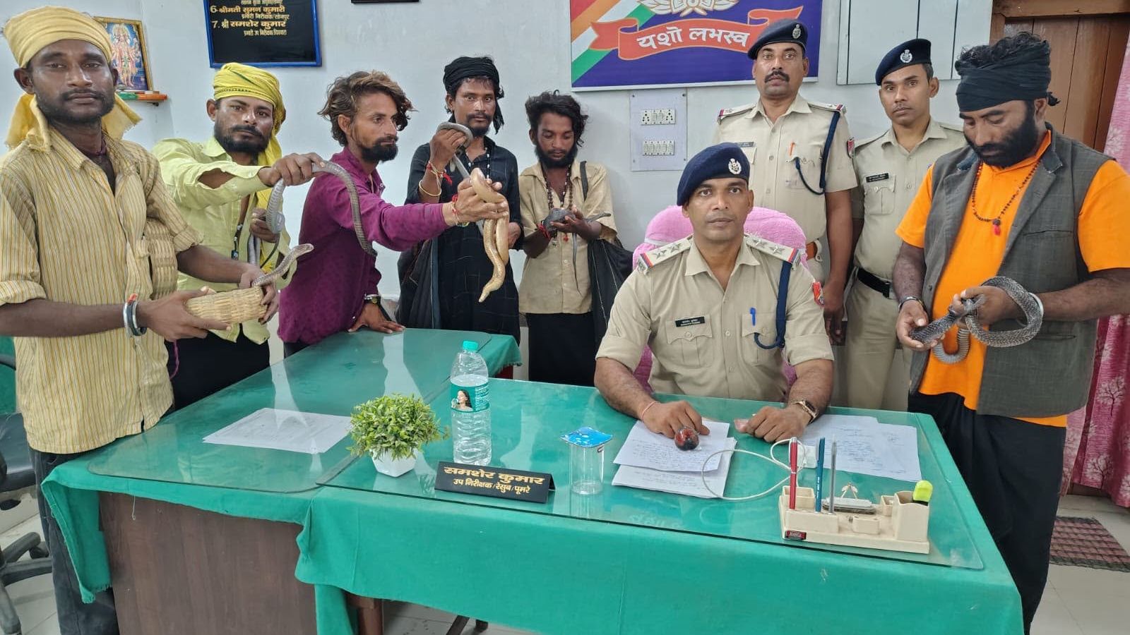 Six men with snakes caught asking money from passengers onboard Jansewa Express in Bihar