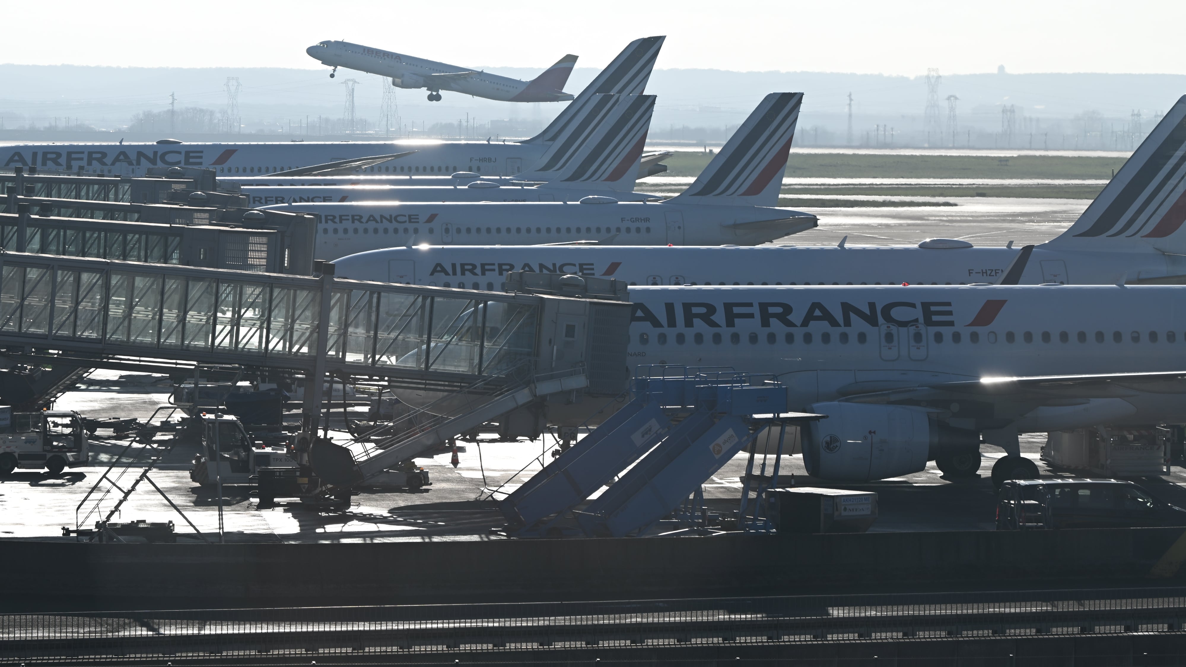 The Iran war is fuelling a new dichotomy in European airlines
