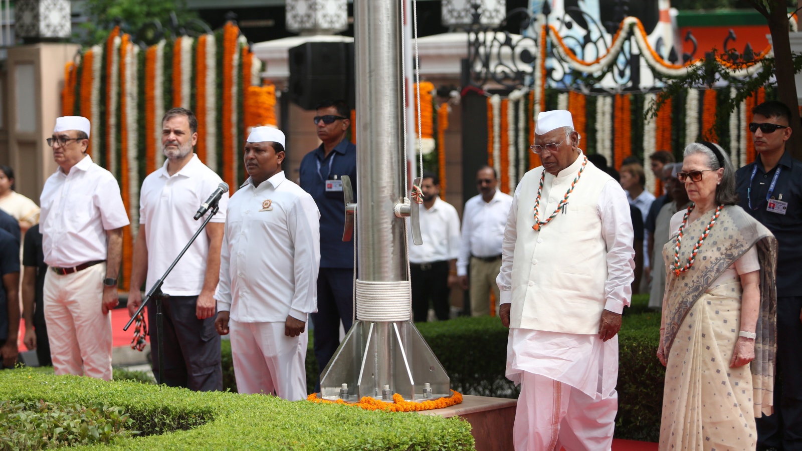 BJP accuses Sonia Gandhi of objecting to Vande Mataram recitation, Congress denies