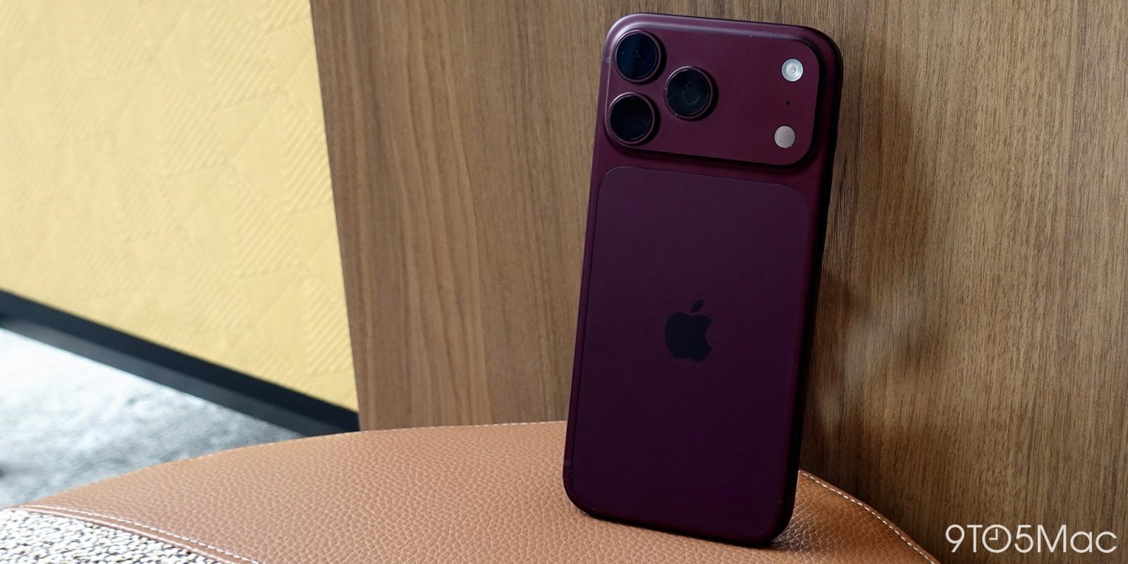 AT&T claims iOS 27.0.1 fixes iPhone 18 Pro Max cellular issues, but users disagree