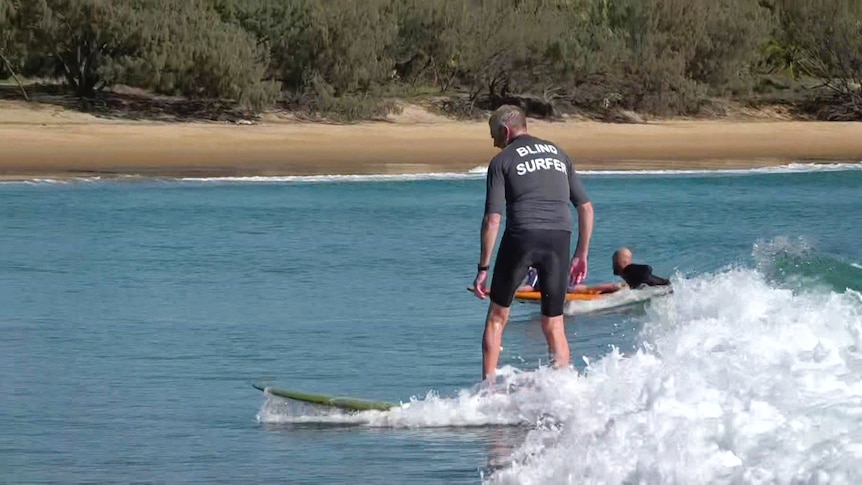 Blind surfer stuns locals at Queensland beach