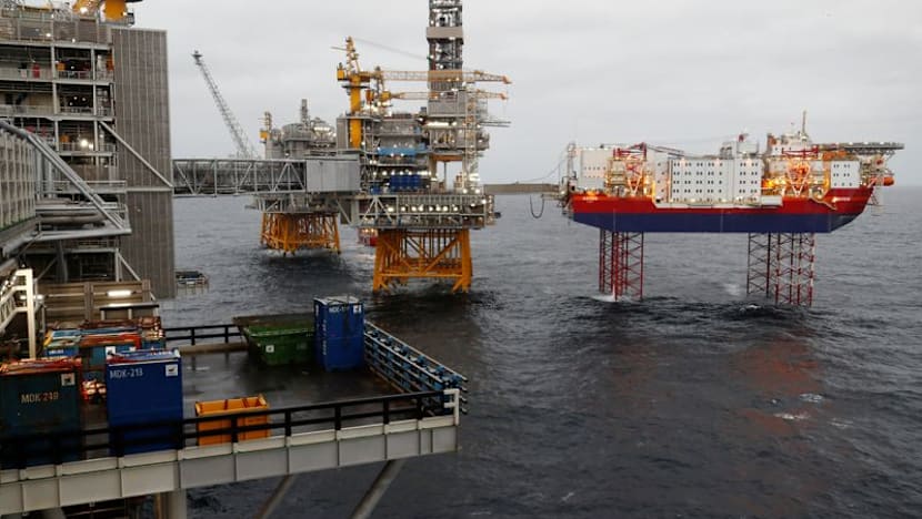 Oil price drops more than $3 on talks over diesel, crude stock releases