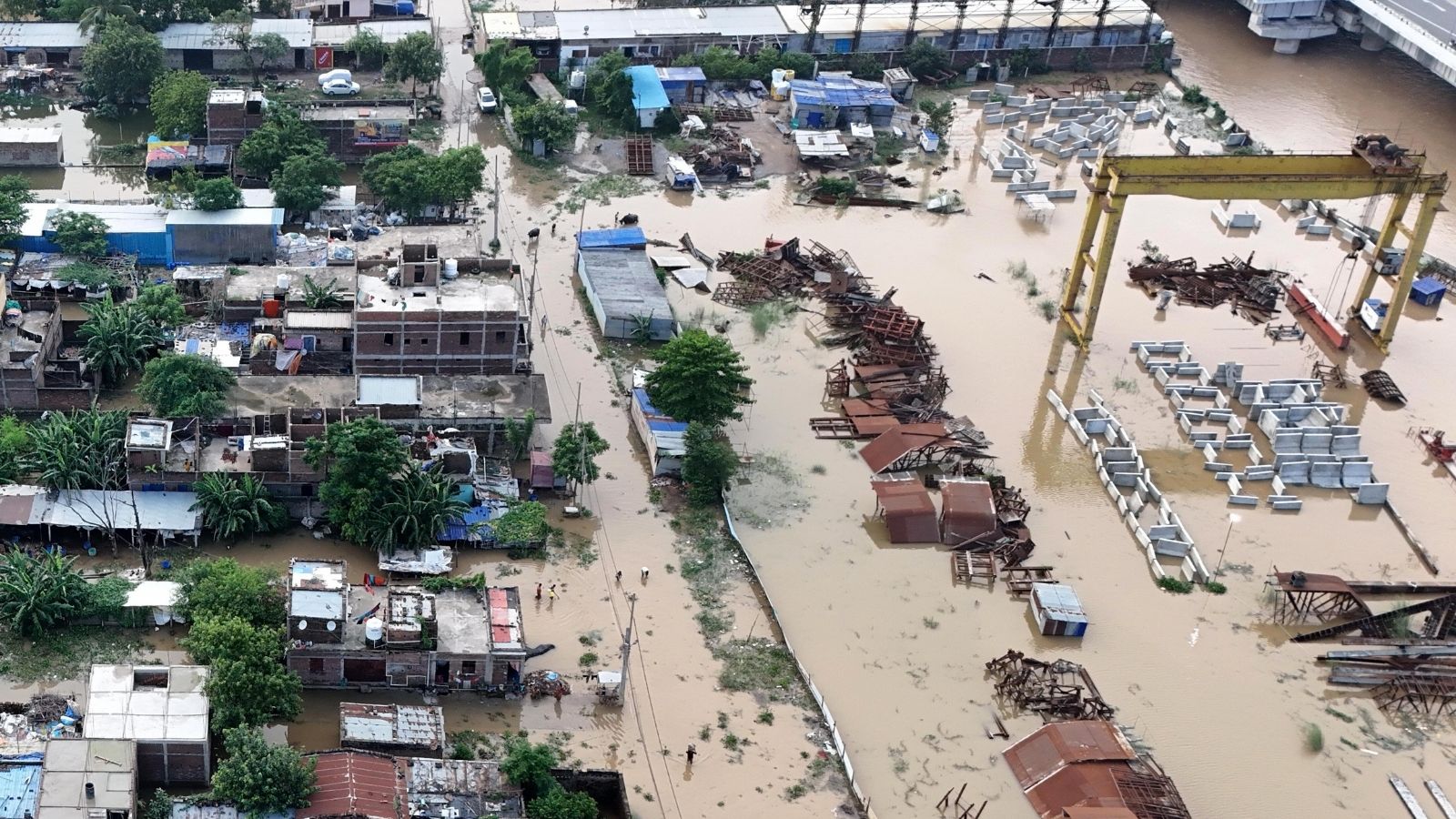 Hit by Bihar floods, man waiting in line under helicopter dies as ‘relief material falls on him’
