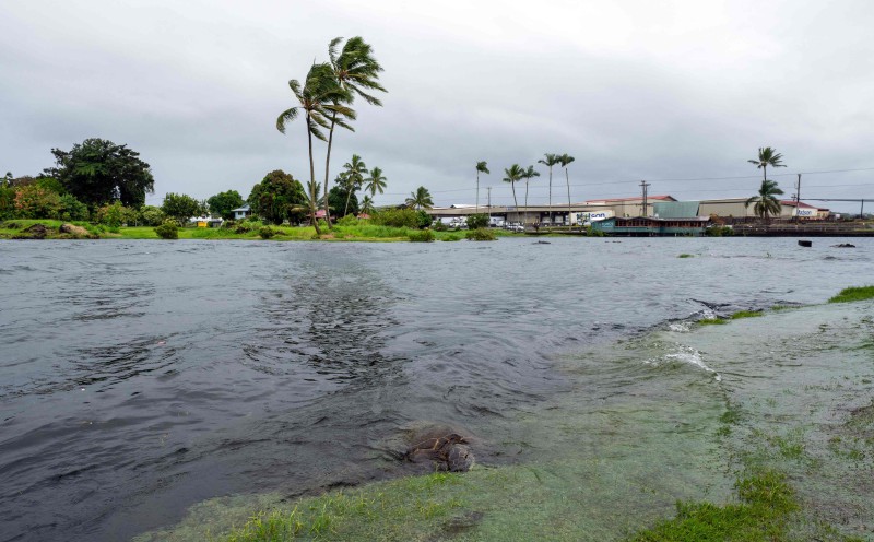 Lala, now a hurricane, dumps heavy rain on Hawaii