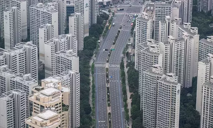 South Korea mulls hiking taxes on rich homeowners