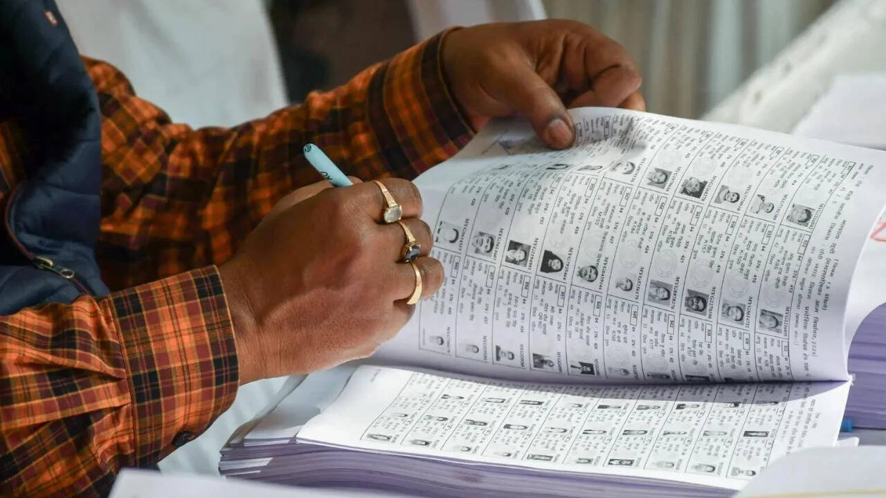 Ex-CEC says deleted voters can't use Form 6; EC cites rules to counter claim