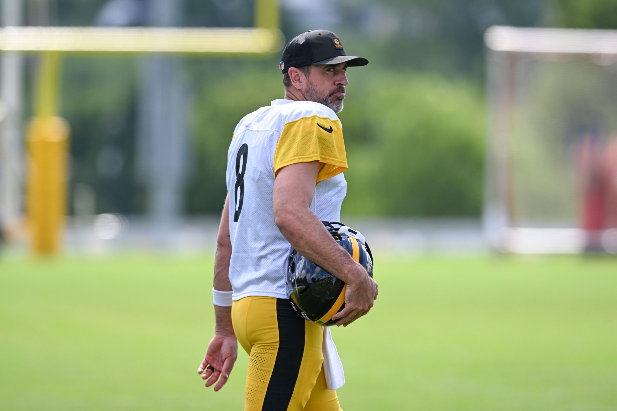 ‘Never Change’ — Ex-NFLers Throw Full Weight Behind Aaron Rodgers as Steelers Star Goes For Dr. Anthony Fauci’s Jugular