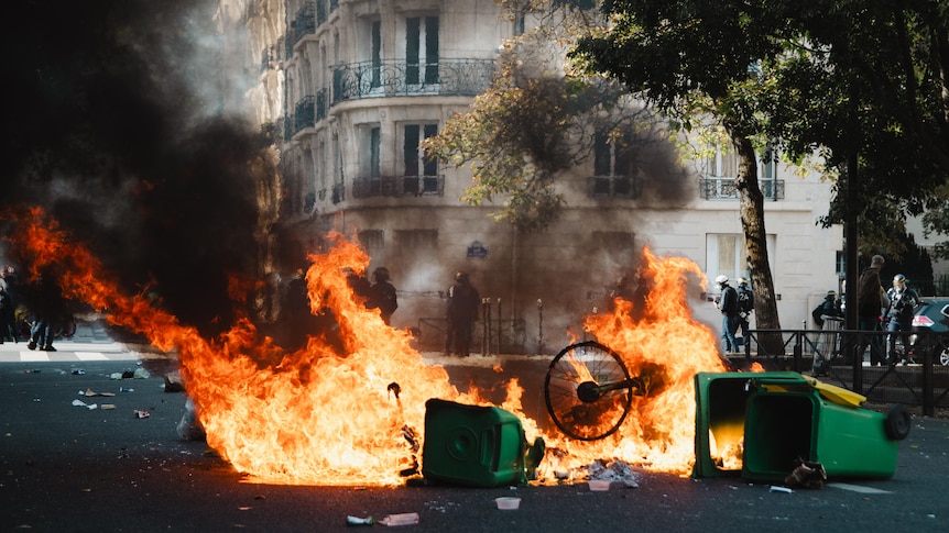 Violent protests in France over conditions in high schools