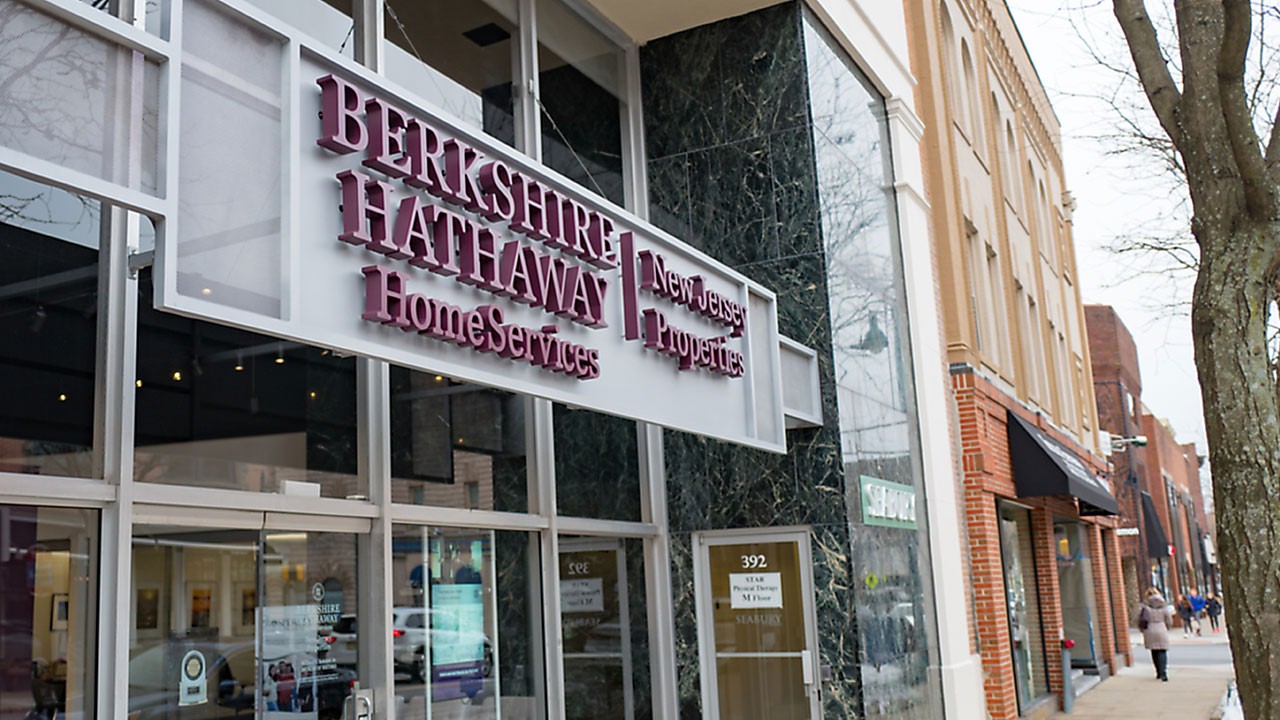Did Greg Abel Just End Berkshire Hathaway’s (BRK-B) Cash-Hoard Problem?