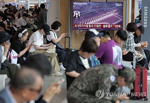 (LEAD) N. Korea fires ballistic missile toward East Sea amid tensions over DMZ blast