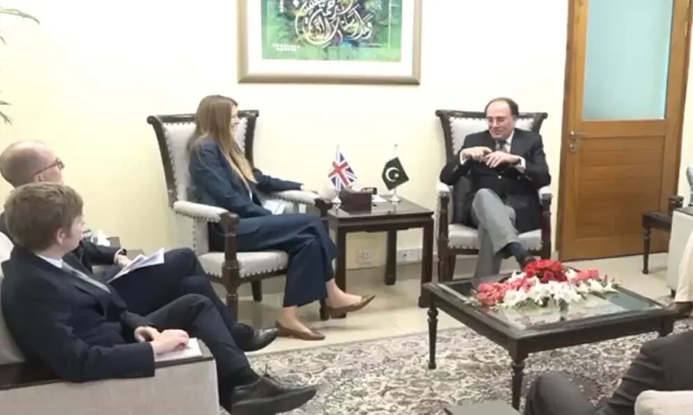 Aurangzeb, UK HC explore ways to boost trade