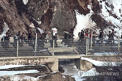 S. Korean military fires warning shots after N. Korean troops briefly cross MDL