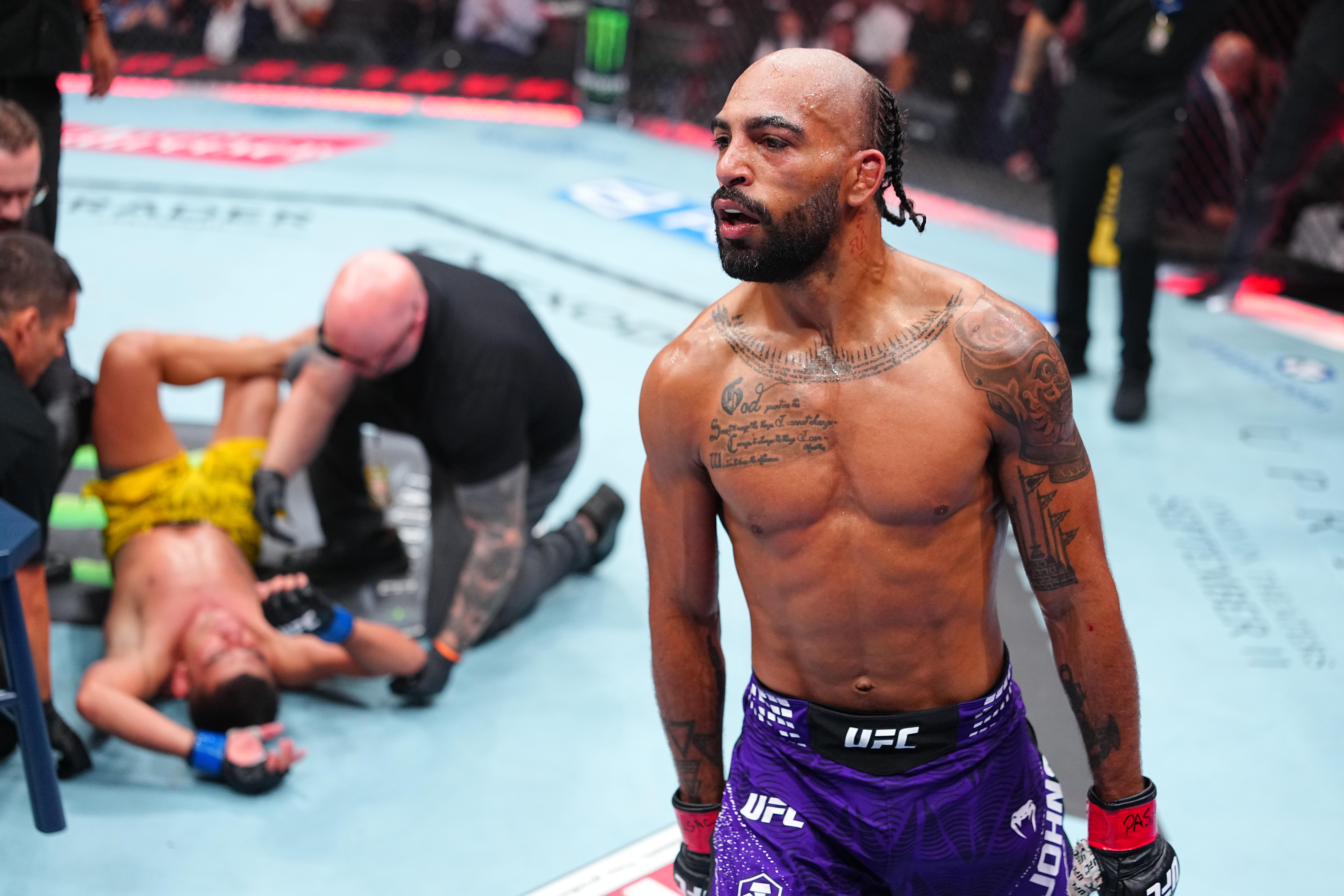 UFC 330 video: Charles Johnson snatches rare Scottish twister to tap out Eduardo Chapolin