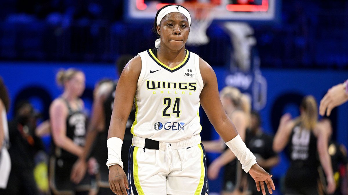 Wings star Arike Ogunbowale makes franchise history in loss to Valkyries