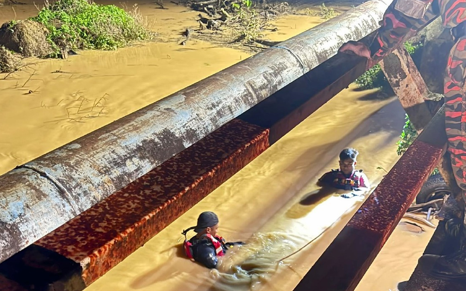 Senior citizen missing after car plunges into river in Kedah