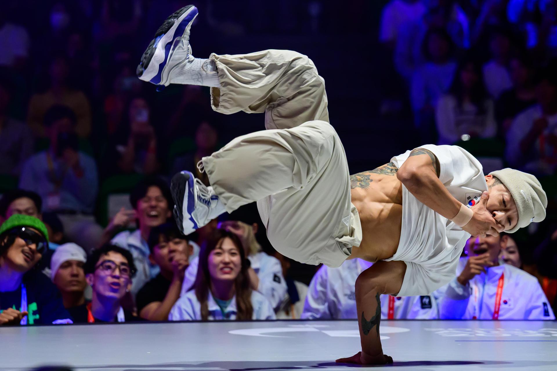 Kim Hong-yul wins 2nd straight silver in breaking at Asian Games