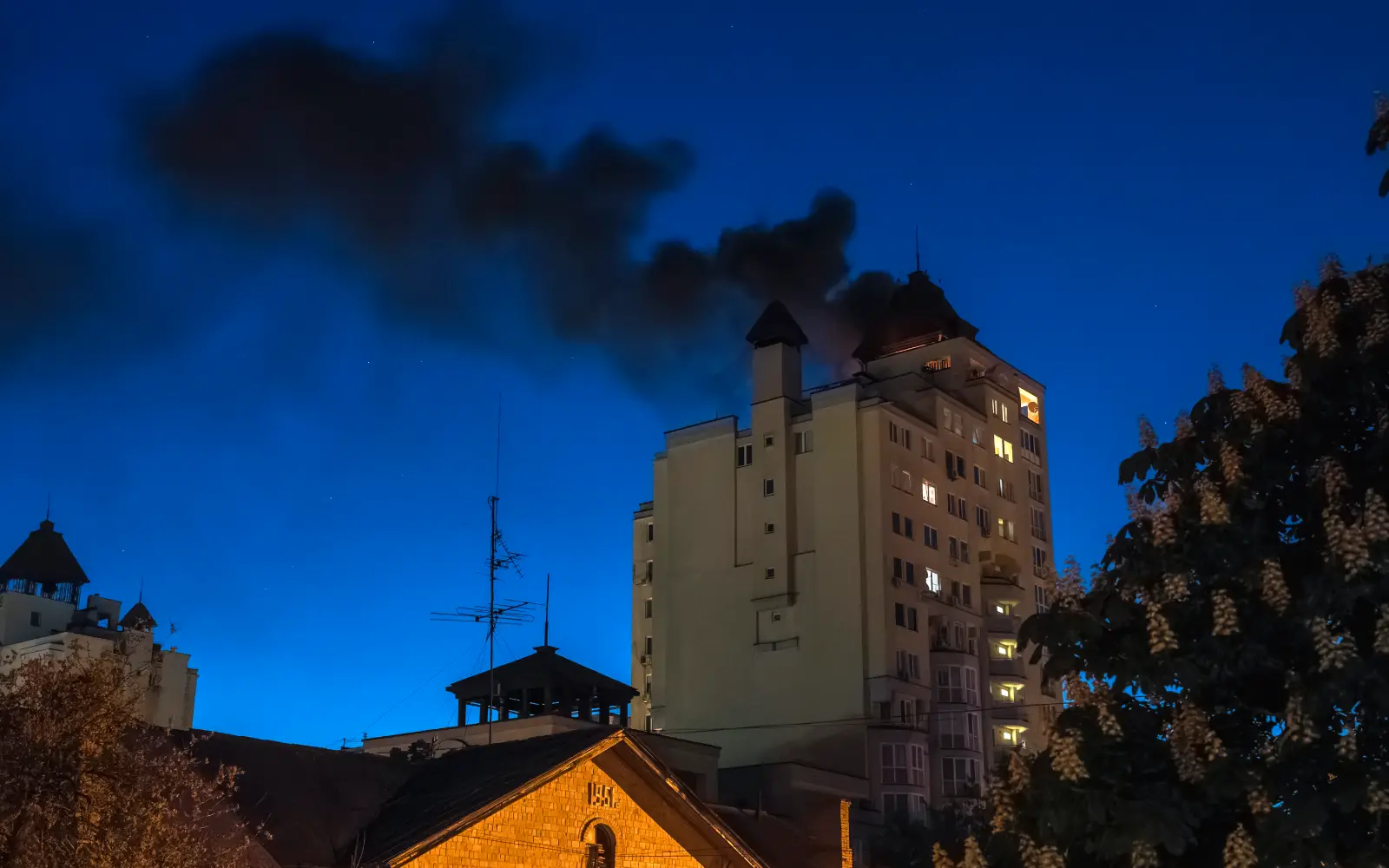 Explosions heard in Kyiv after ballistic missile warning