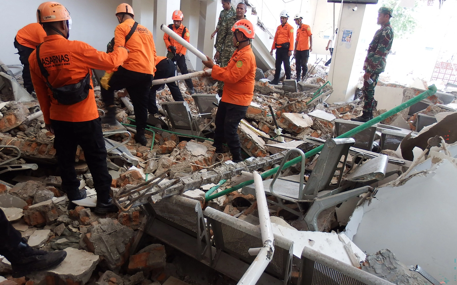 Flores residents recall panic after powerful quake