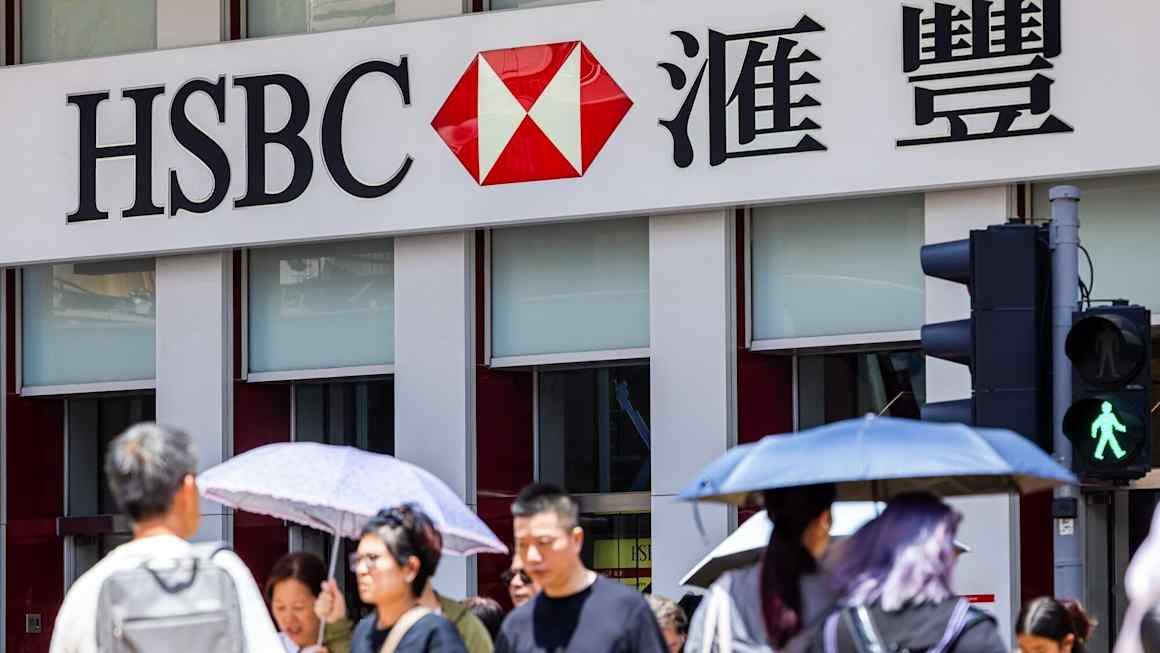 HSBC resumes share buybacks as quarterly profit soars to $10.1bn
