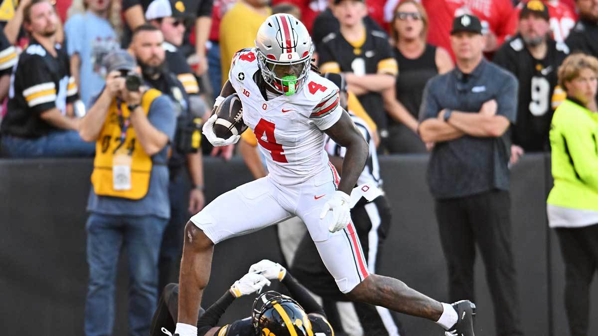 Watch Ohio State legends congratulate Jeremiah Smith immediately after his triple crown achievement