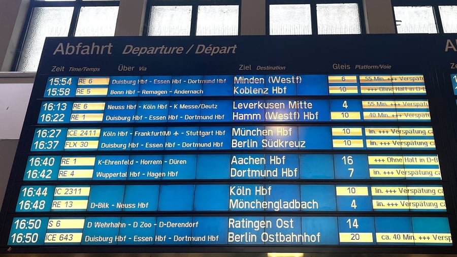 Long-distance traffic of Deutsche Bahn: Again, almost every second long-distance train was delayed in July