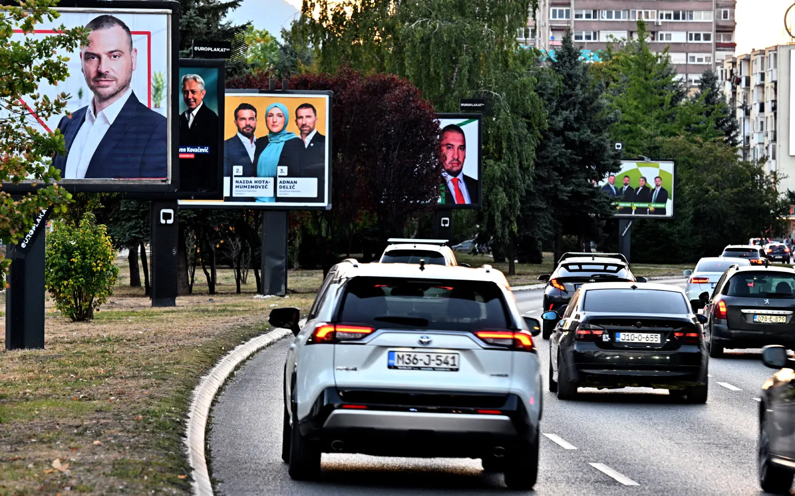 Bosnia votes as wartime divides drive campaigns