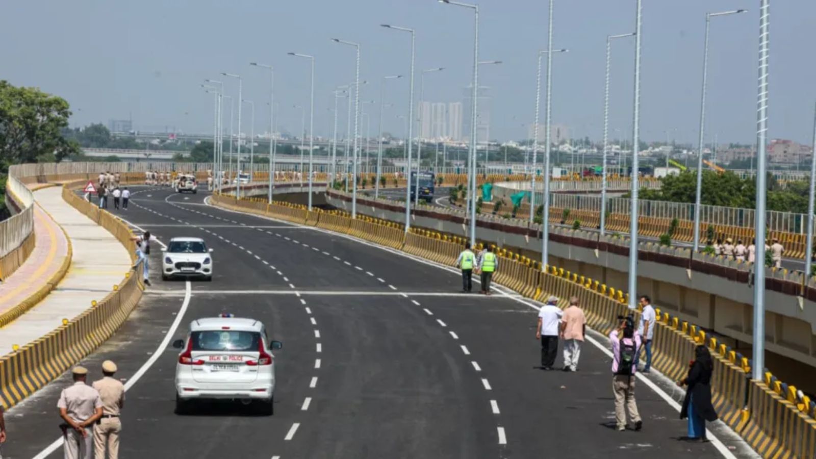 Six lanes to two: What Barapullah can learn from traffic solutions abroad