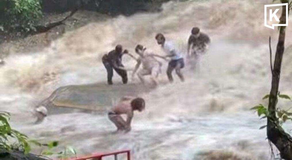 Flash flood hits Mae Sa waterfall, tourist swept downstream