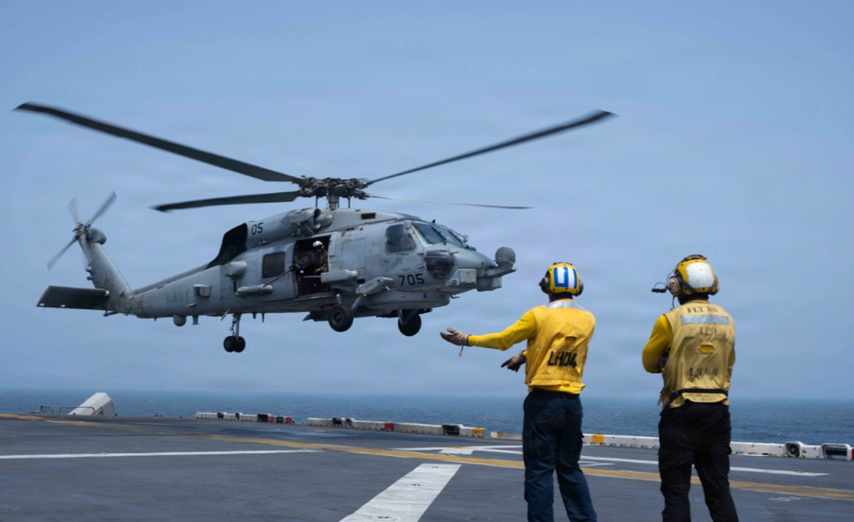 US Army suspends Apache helicopter training after fatal crash in Texas