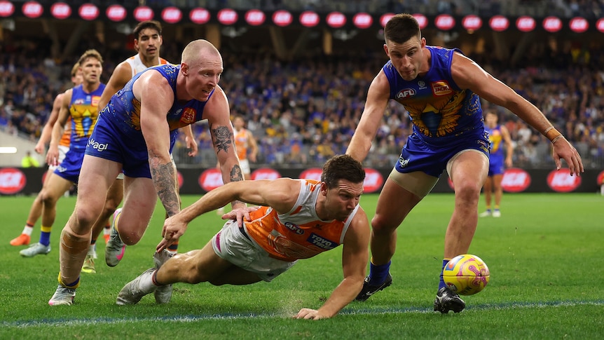 Live: Giants, Blues looking for wins in battle for AFL wildcard