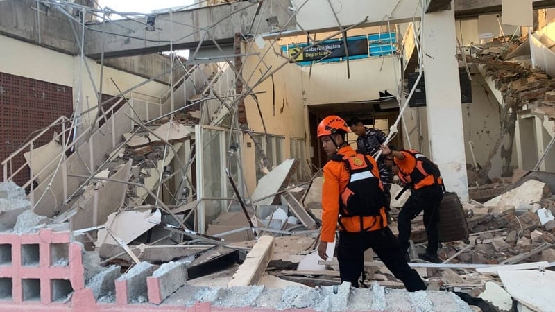 Thousands await aid after deadly Indonesian earthquake