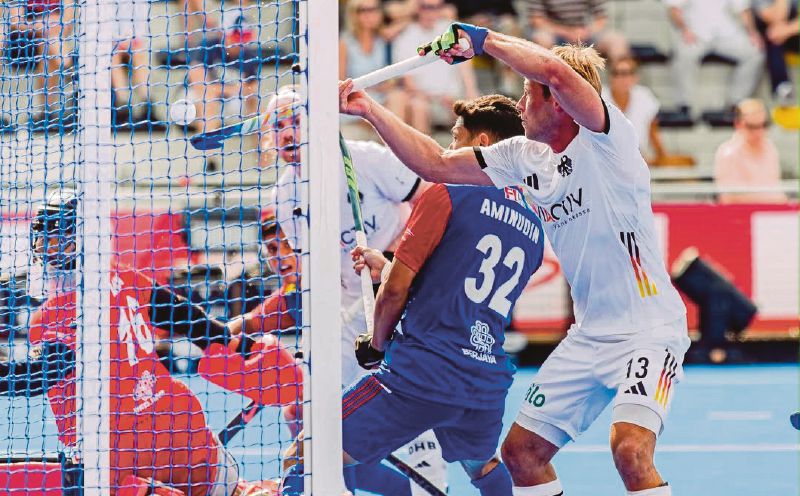 Slow start costs Speedy Tigers in heavy World Cup defeat