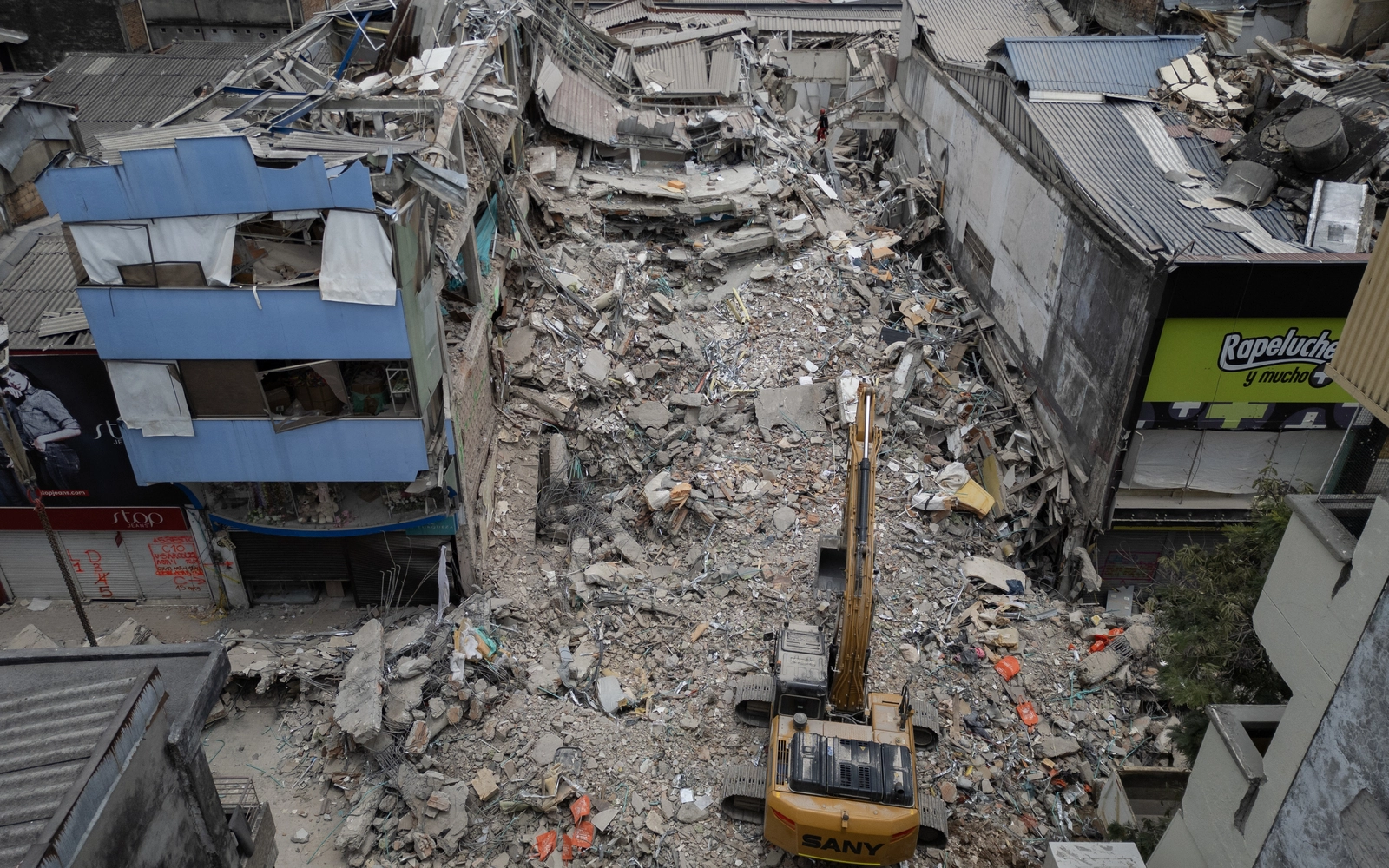 Hopes fade in Colombia as more bodies recovered after quake