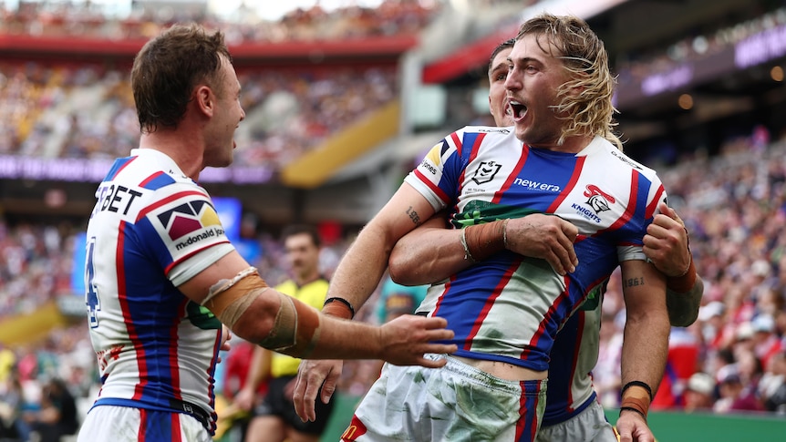Live: Knights pushing for top four spot against Titans