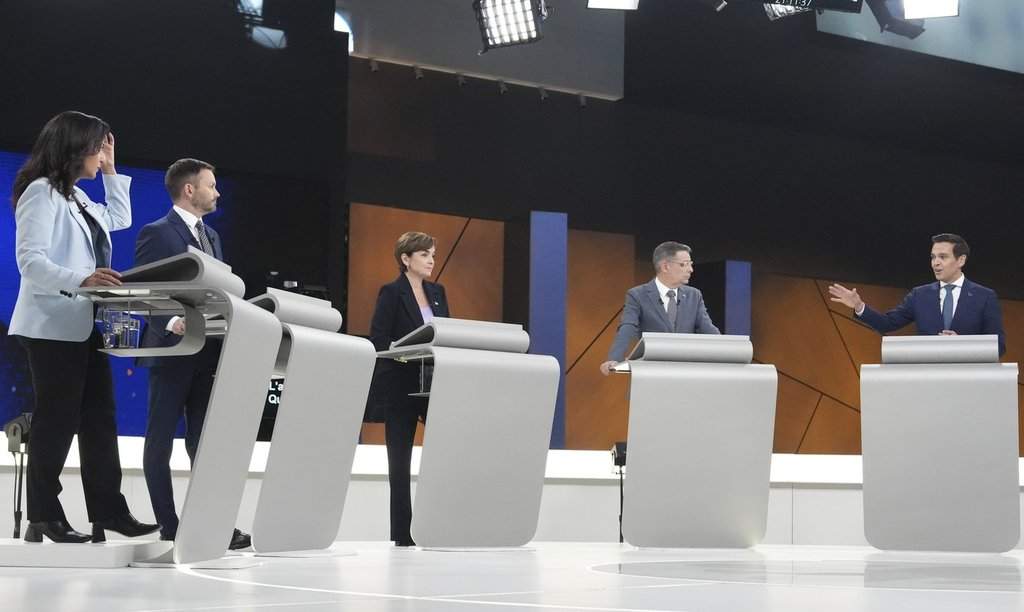 PQ leads a crowded Quebec election field into vote