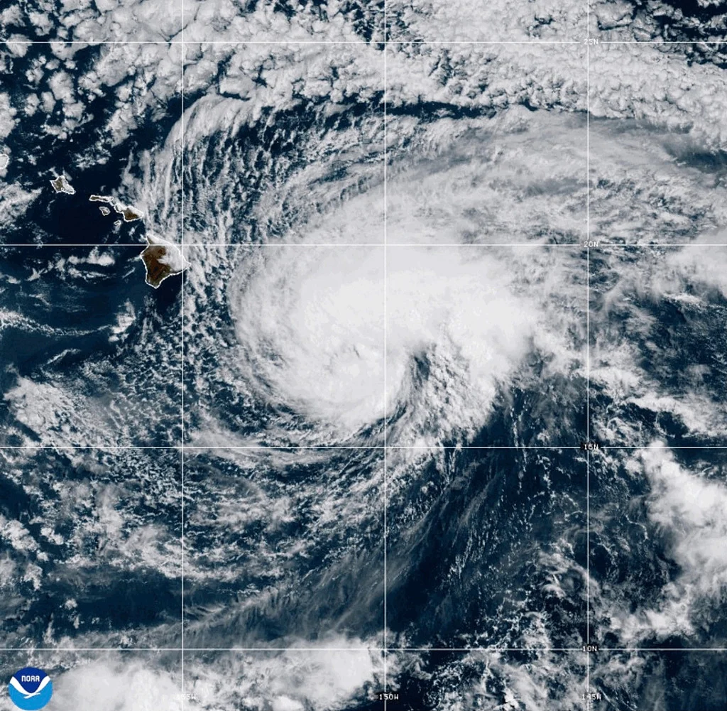 Hurricane Lala dumps heavy rain on Hawaii