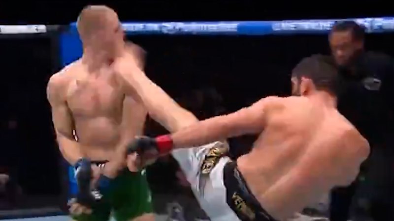 Makhachev lands brutal head kick in UFC title defence