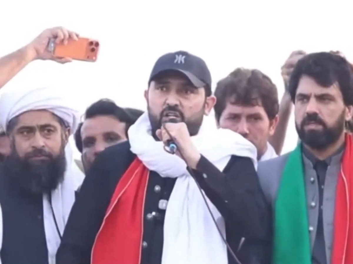 CM Afridi rejects governor’s rule, emergency as PTI long march moves through K-P