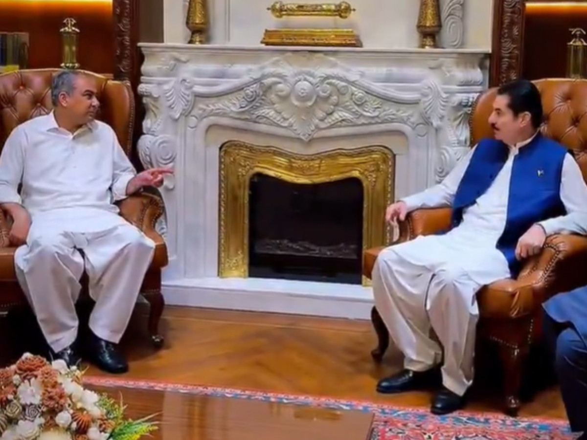 Kundi, Naqvi slam K-P govt over counterterrorism role during talks