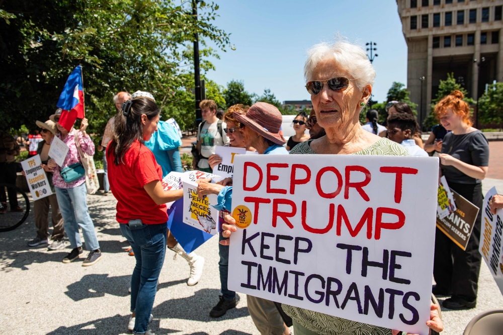 US migrant children face immigration court without lawyers as legal aid funding dries up